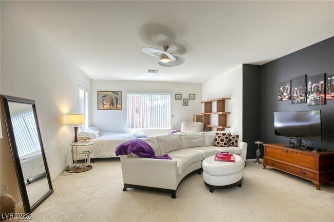 Building Photo - 57 Voltaire Ave