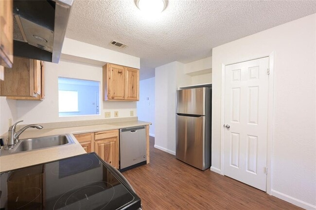 Building Photo - 319 W William Cannon Dr