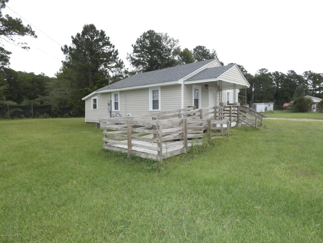Building Photo - 1404 Lake Cole Rd