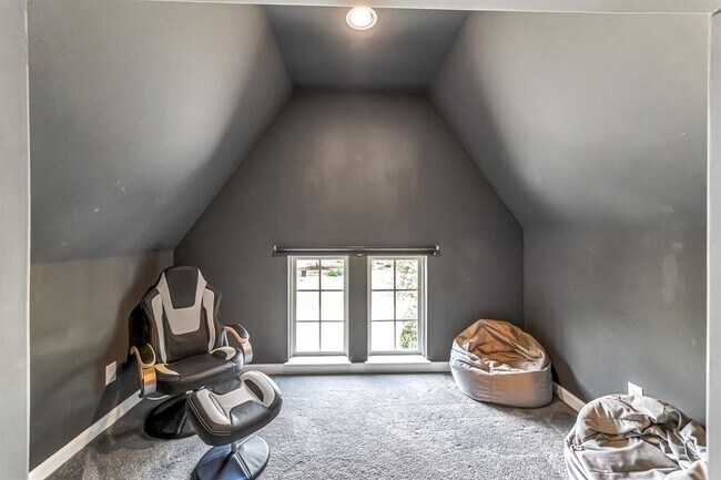 Building Photo - 10518 Red Cedar Hollow Dr