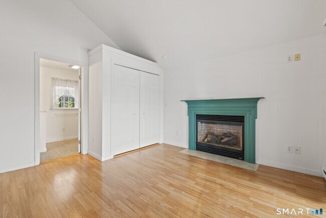 Building Photo - 120 Kenwood Rd