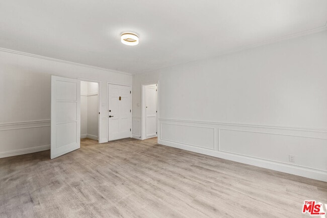 Building Photo - 308 S Reeves Dr