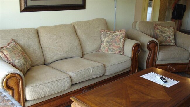 Building Photo - 9000 Jacaranda Ln