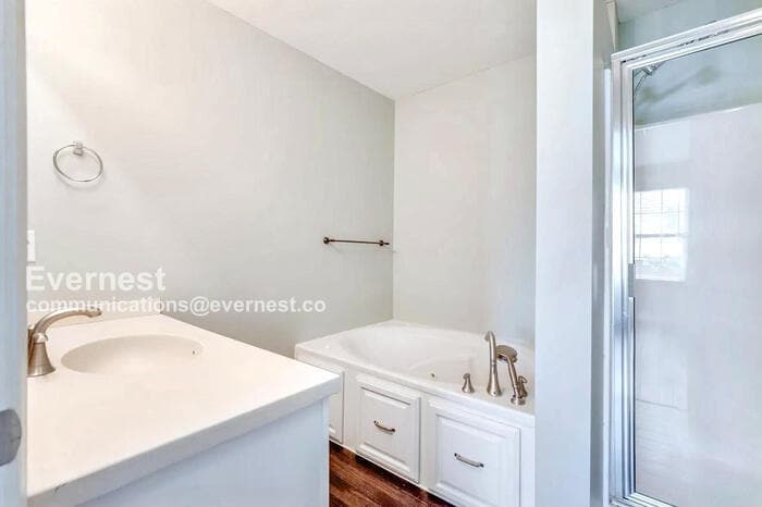 Building Photo - 5225 Southfork Blvd