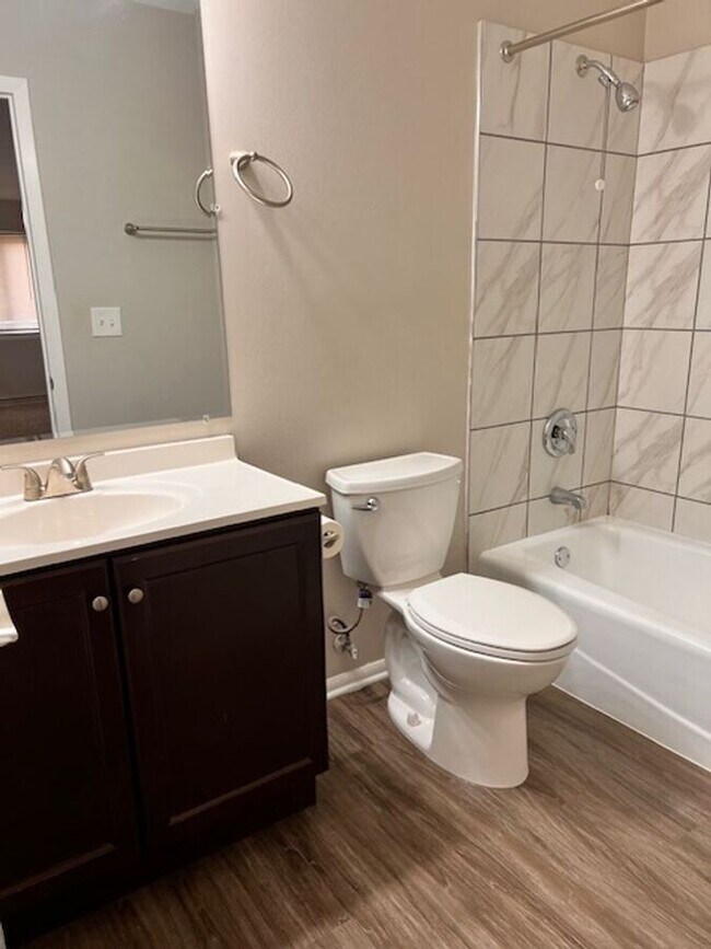 Building Photo - 1043 Scarborough Ct