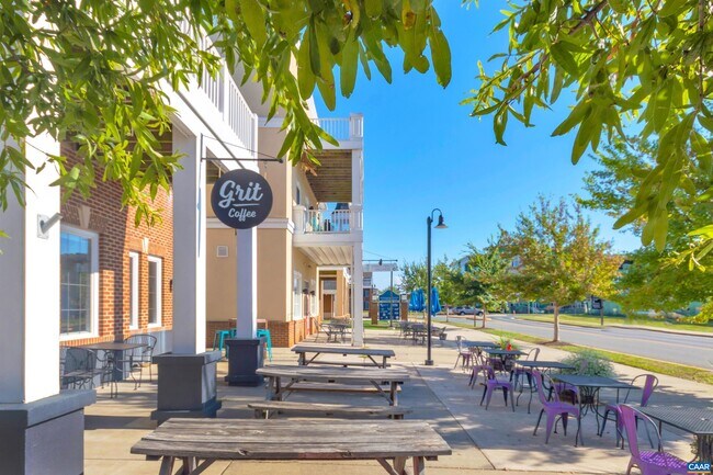 Building Photo - 2018 Larkin Ave