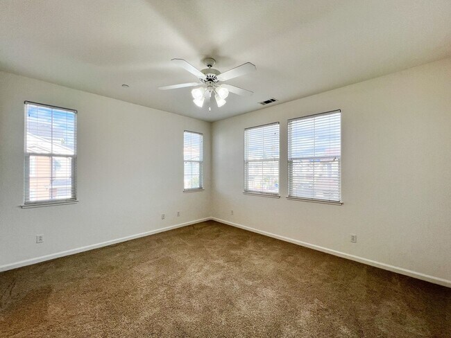 Building Photo - Three Bedroom Napa Home