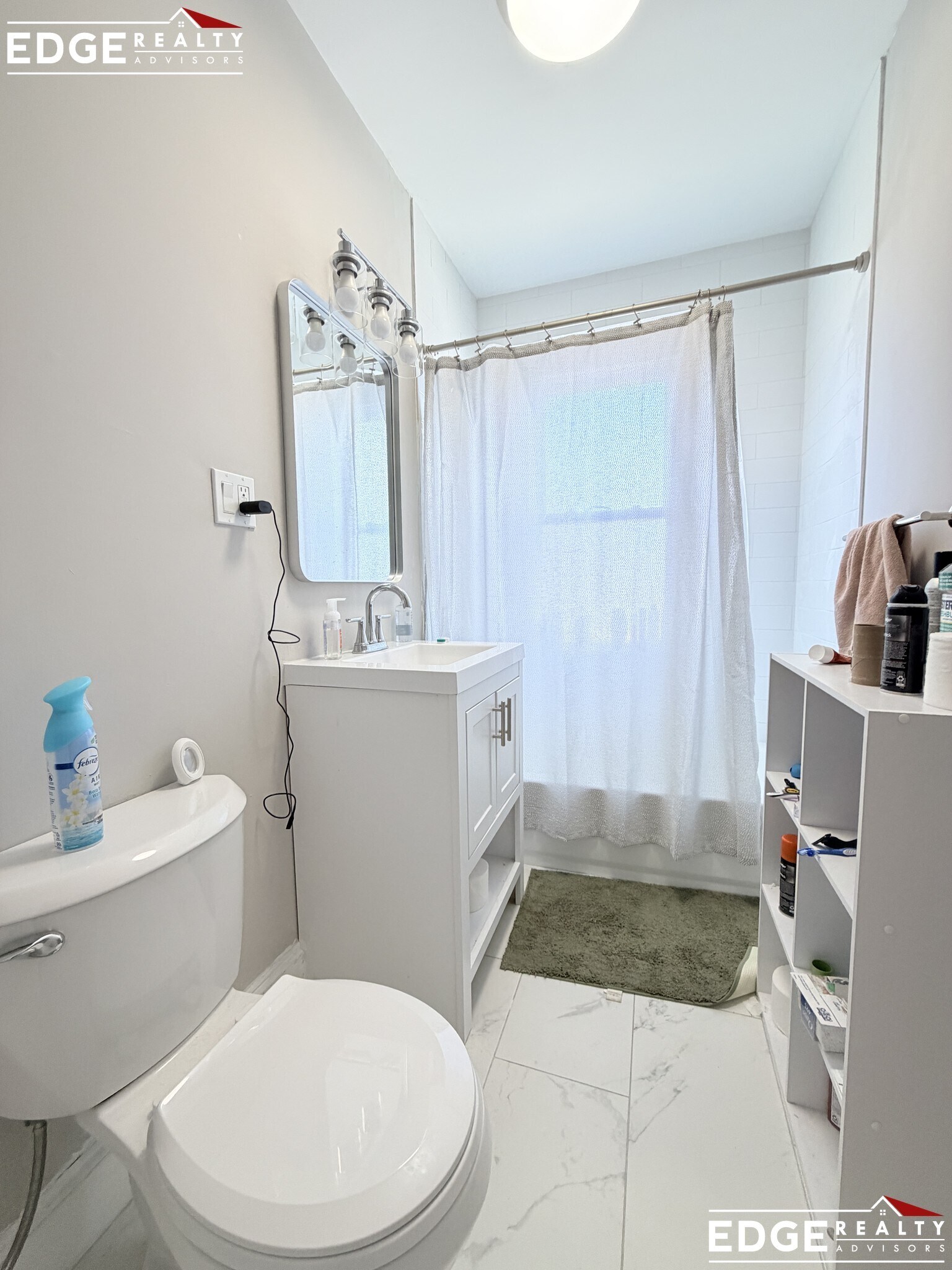 Building Photo - 72 Hunnewell Ave