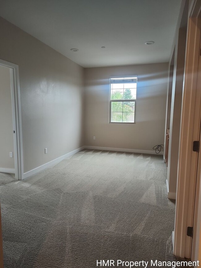 Building Photo - 2 Story Home 3 bedroom 2.5 bath in Glendora