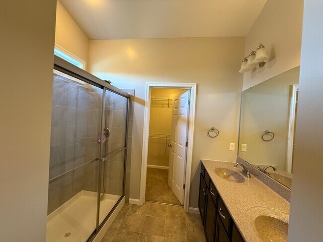 Building Photo - Single Family Home