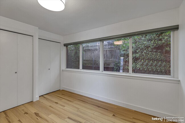 Building Photo - 752 Bellevue Ave E