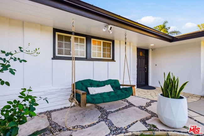 Building Photo - 22428 Victory Blvd