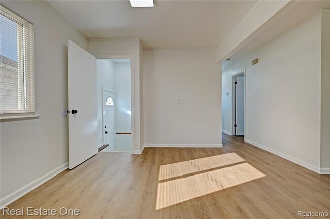 Building Photo - 1982 S Ortonville Rd