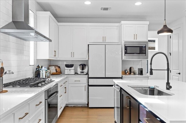 Building Photo - 4201 Clawson Rd