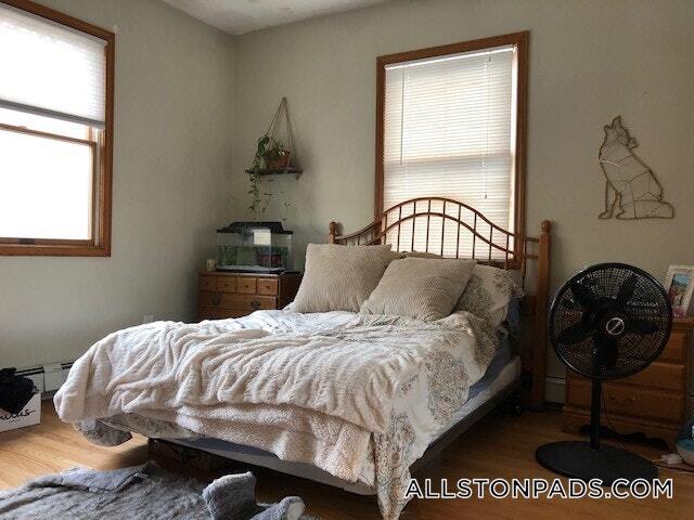 Building Photo - 77 Easton St