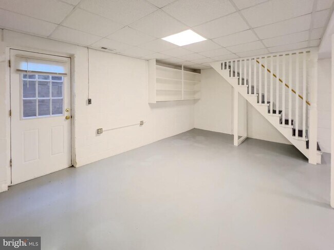 Building Photo - 6470 Rose Hill Dr