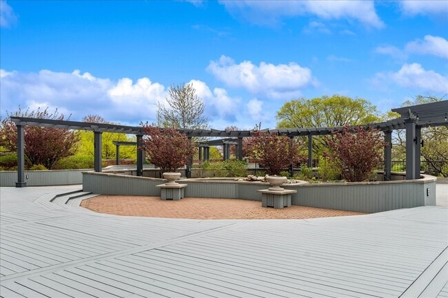 Building Photo - 5415 N Sheridan Rd