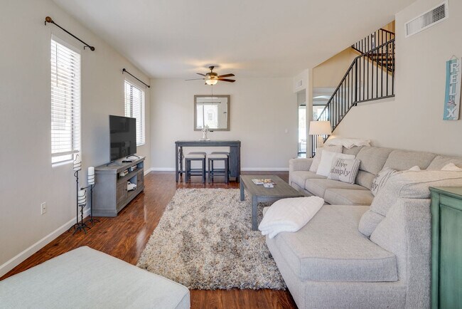 Building Photo - 1209 W Crystal Palace Pl