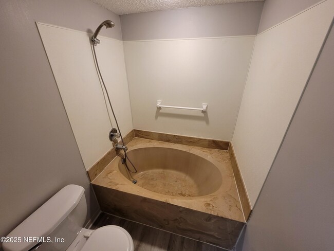 Building Photo - 5544 Cabot Dr N