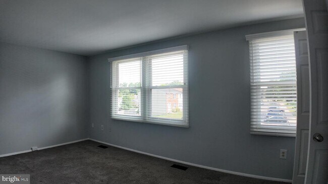 Building Photo - 1721 Springhouse Ct