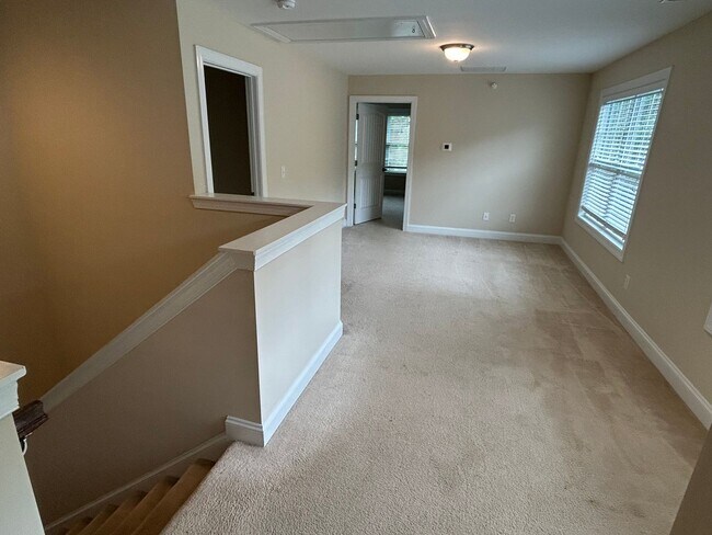 Building Photo - End Unit 3 Bed | 2.5 Bath Townhouse in Cha...