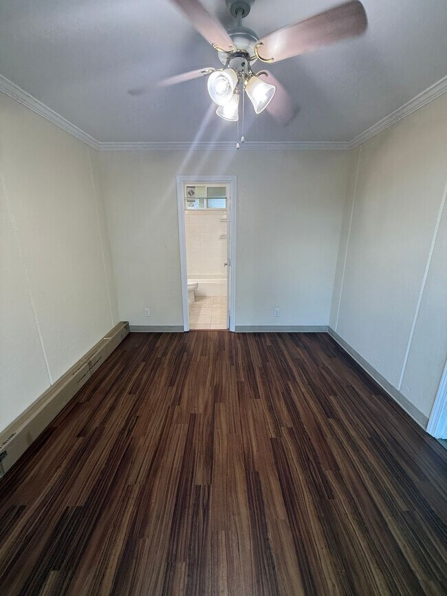Building Photo - 3 bedroom 2 bath condo in Ridgecrest in  Waikalani comes with 2 parking