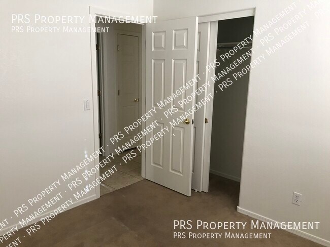 Building Photo - 4135 E Bellerive Dr