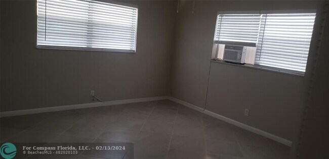 Building Photo - 1630 N 25th Ave