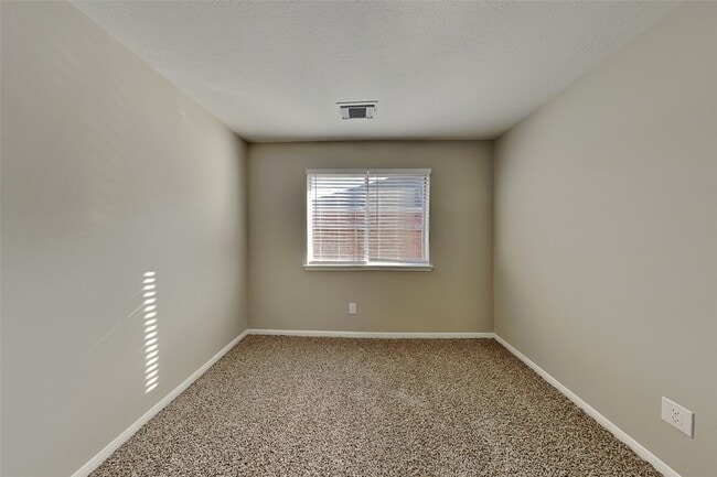 Building Photo - 10726 Perigrine Dr