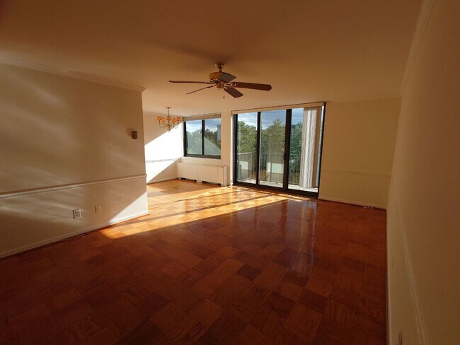 Building Photo - 600 Roosevelt Blvd