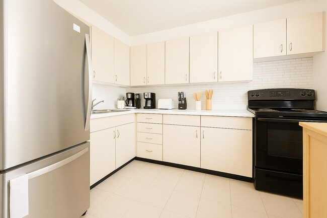 Building Photo - 6300 N Sheridan Rd