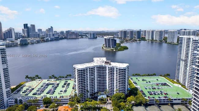 Building Photo - 3600 Mystic Pointe Dr