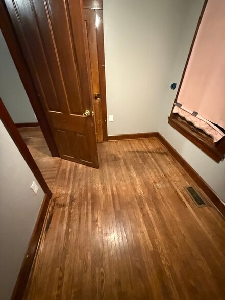 Building Photo - 610 E Henry St