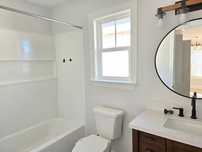 Building Photo - 917 S 11th St