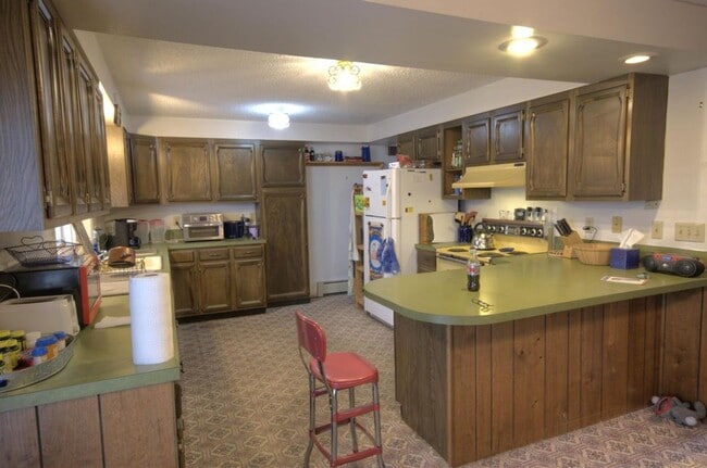 Building Photo - 2 Bed, 1 Bath with Garage Space in Missoula