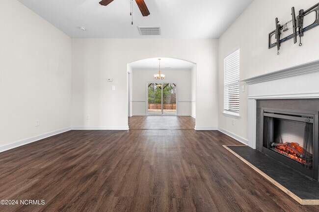 Building Photo - 200 Mia Ct