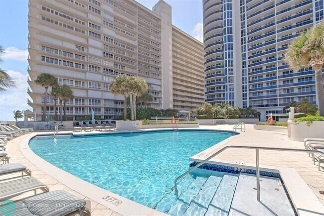 Building Photo - 4240 Galt Ocean Dr