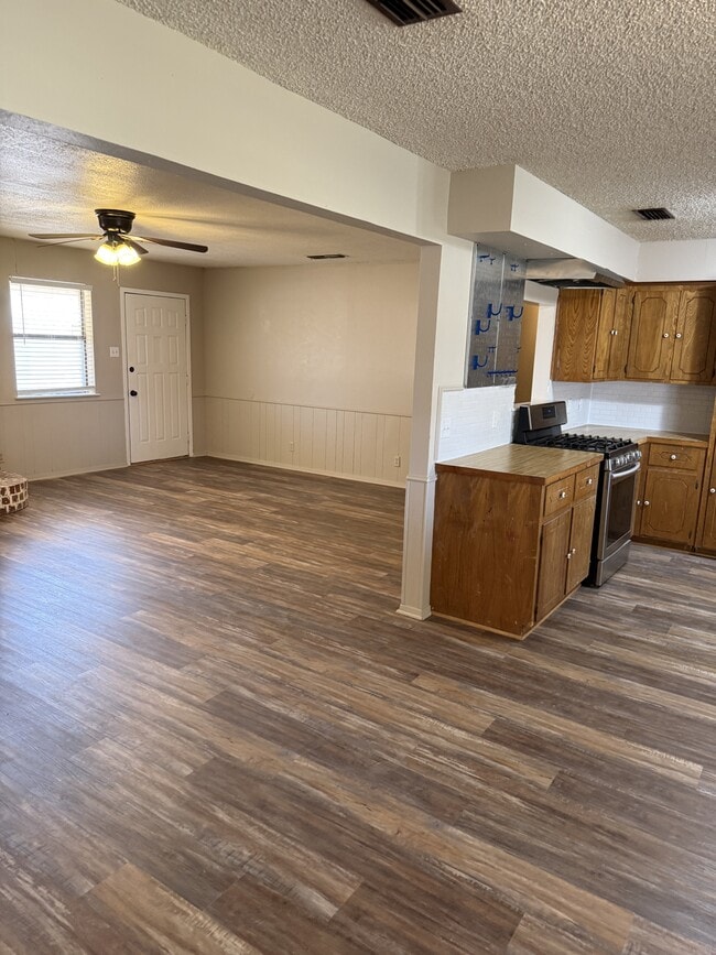 Building Photo - 371 Rs County Rd 2140