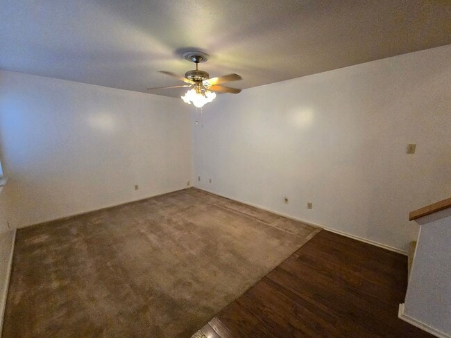 Building Photo - 2 Bed 1.5 Bath Condo in Bryan!