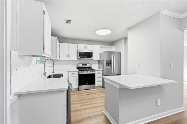 Building Photo - 5651 Wells Cir