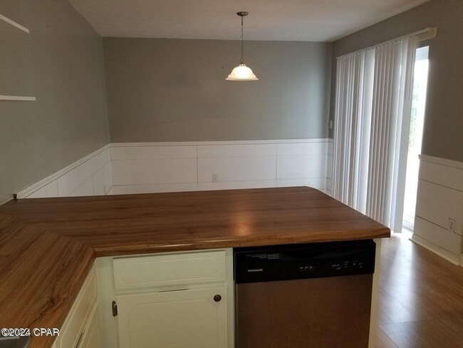 Building Photo - 202 Castile Cir