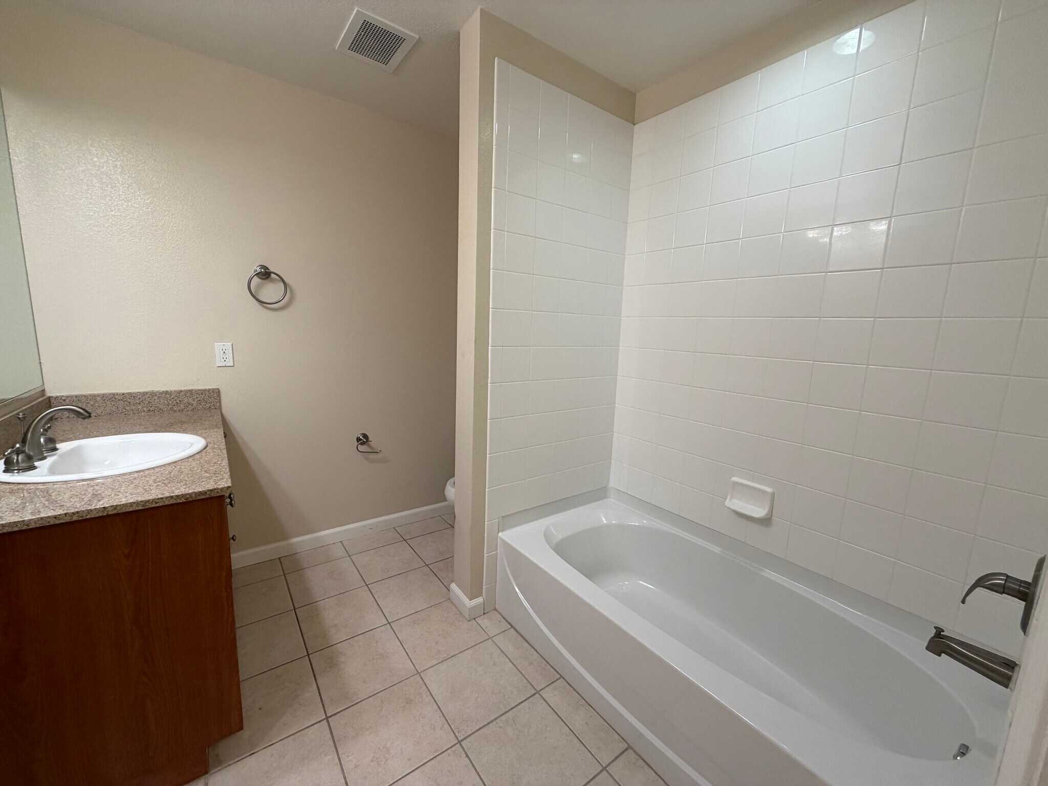 Building Photo - 1818 Moore Blvd