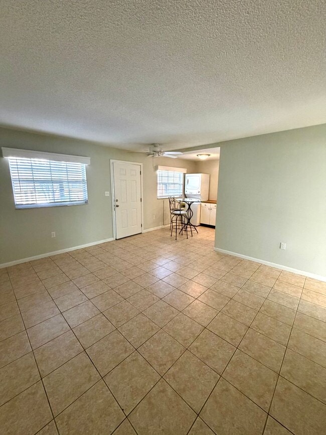 Building Photo - Popular Location 2/1