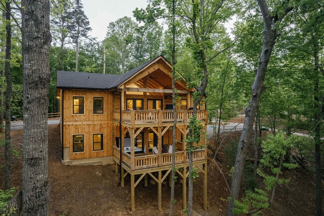 Building Photo - 452 Garfield Dr