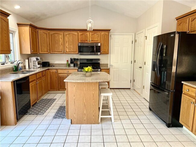 Building Photo - 65 Carriage Trl