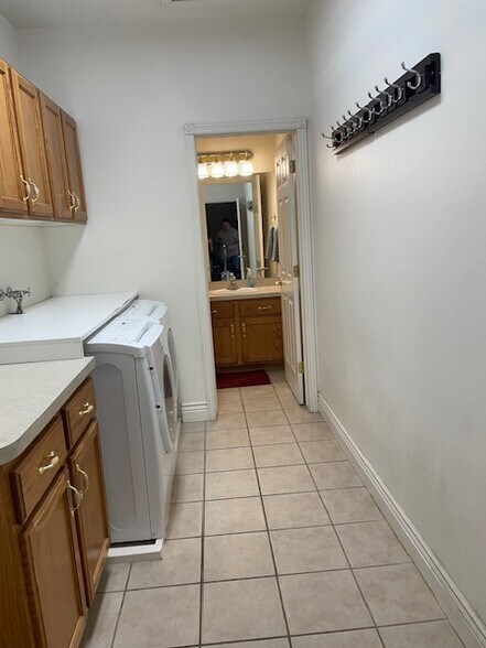 Laundry Room - 3911 W Monson Pl