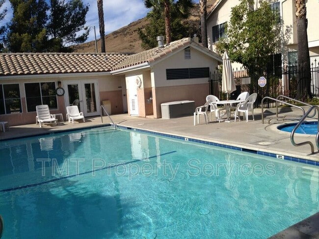 Building Photo - 1284 Chaparral Cir