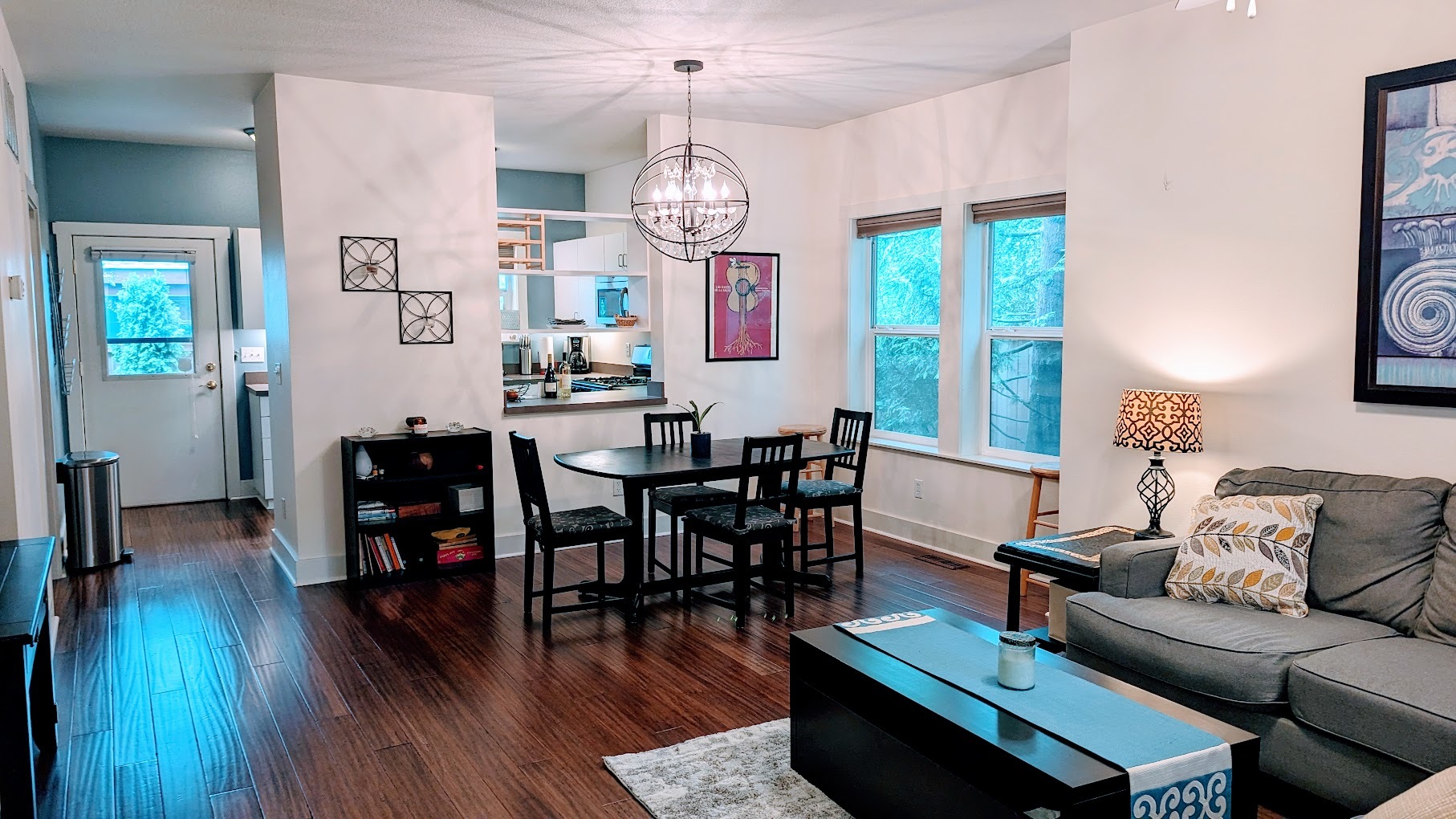 Open floor plan living/dining room - 4751 NE Prescott St