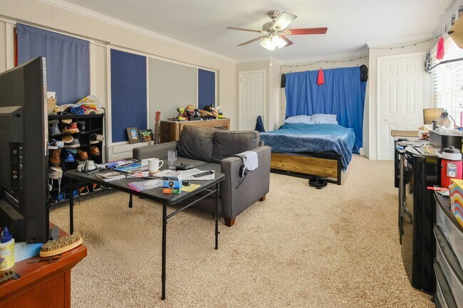 Building Photo - 1380 Ivywood Dr