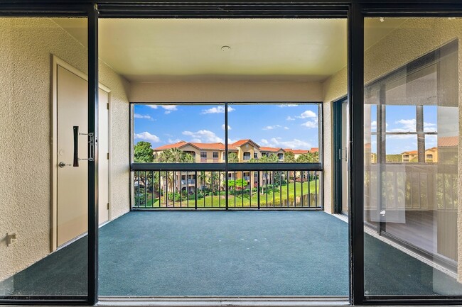 Building Photo - 700 Uno Lago Dr